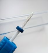 Фреза керамическая, игла синяя, безопасная для выпиливания под ногтем Фреза керамическая, игла синяя, безопасная для выпиливания под ногтем